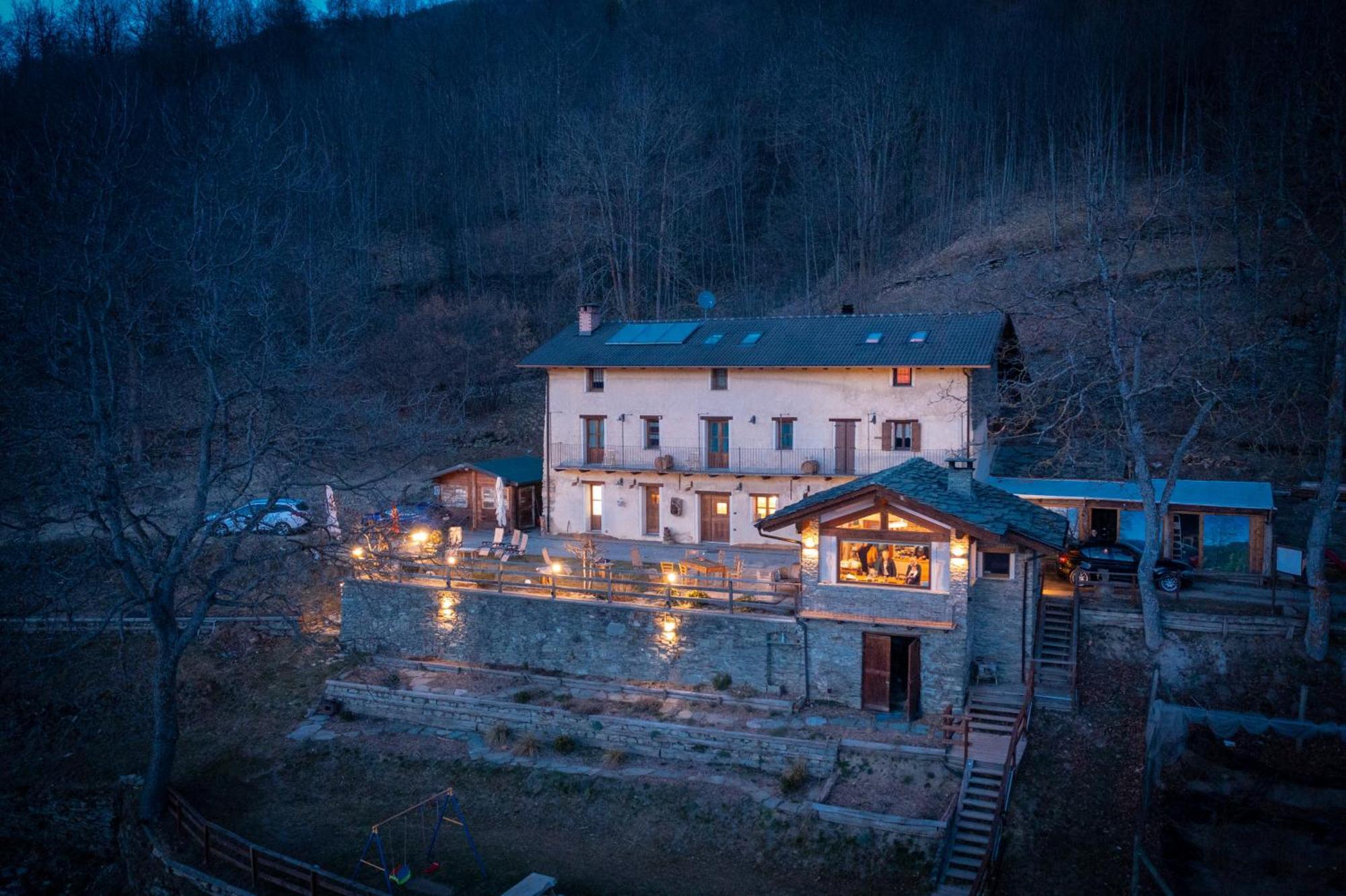 Locanda Il Campo Della Quercia San Damiano Macra Екстериор снимка
